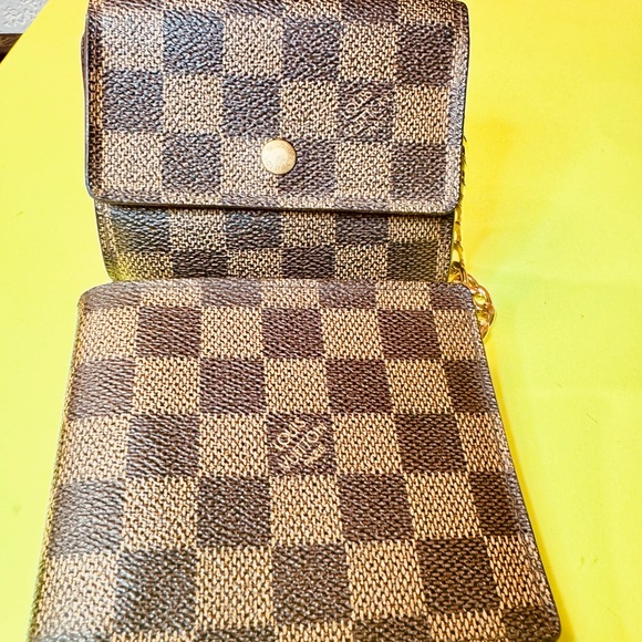 Louis Vuitton Damier set of 2  Brown Leather wallet 
1 for women and 1 for man. - Picture 15 of 15